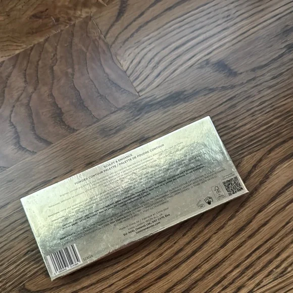 ICONIC London Bronzer & Contour Palette for a Sculpted Glow - Picture 5 of 9